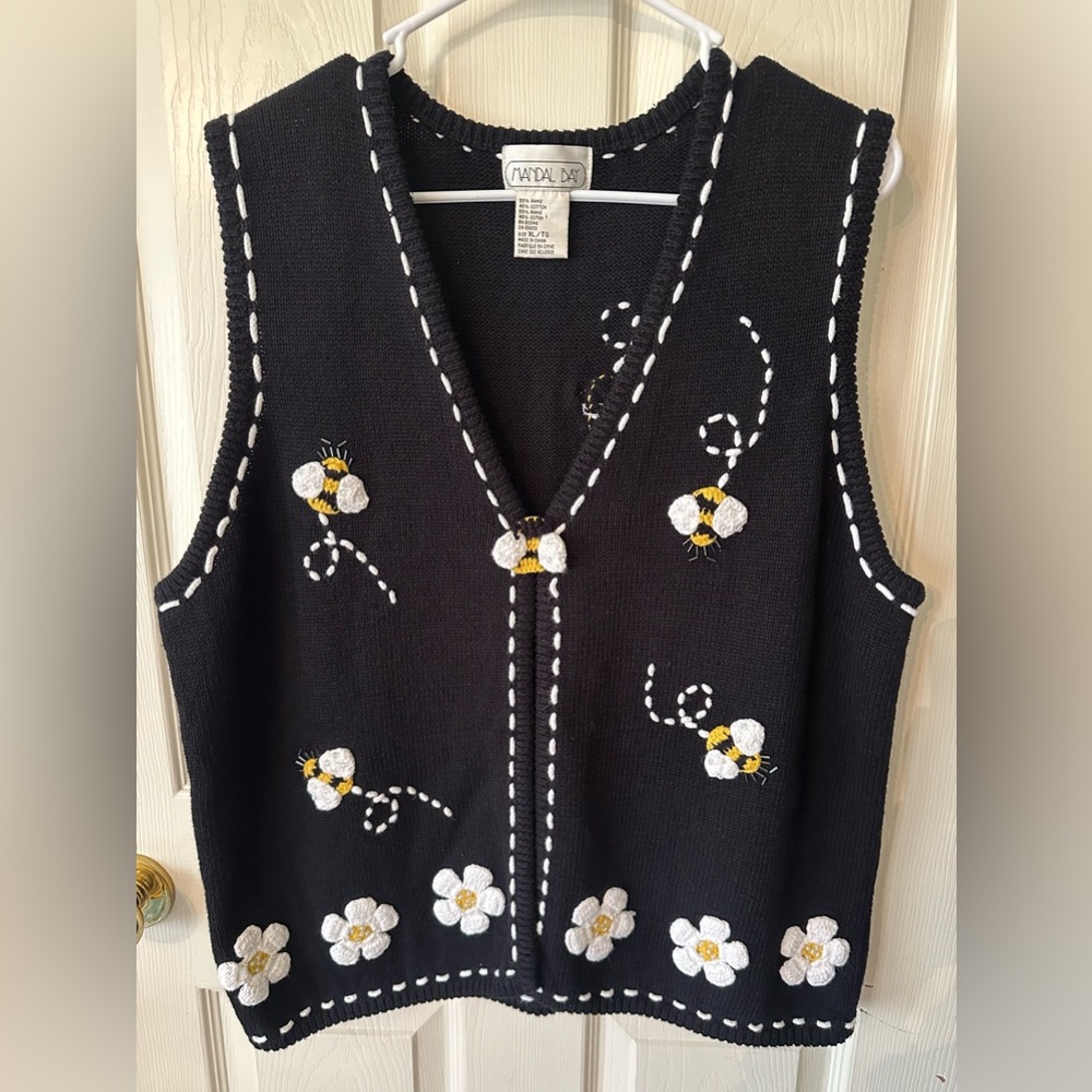 MANDAL BAY Black Vest w/Bumblebees & Daisies | XL | EUC